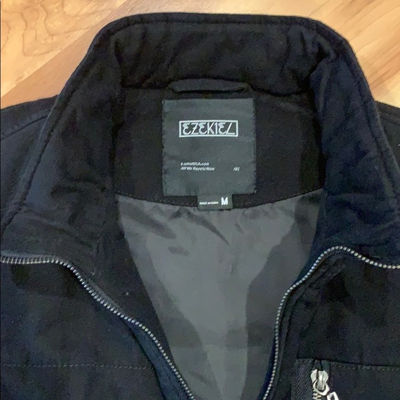 Men’s Vest - Picture 2 of 2